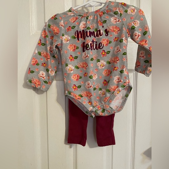 Mama’s Bestie Outfit - Picture 1 of 8